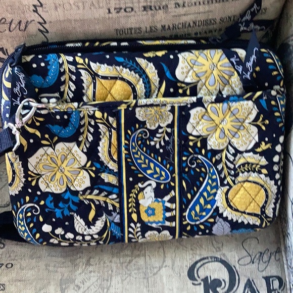 CLEARANCE!!!! I pad Vera Bradley new quilted bag - Picture 4 of 6